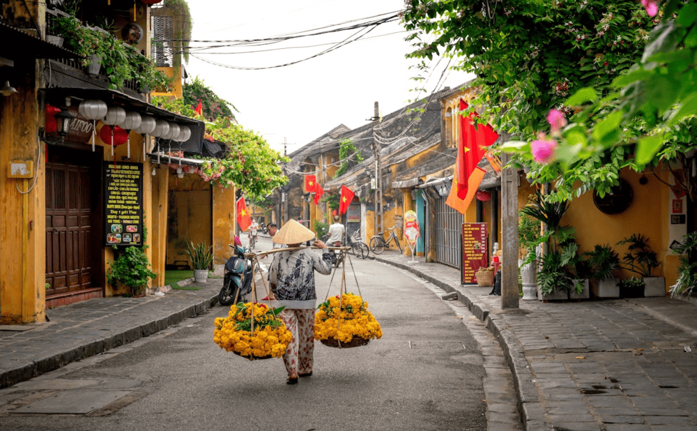 Strolling through Hoi An’s streets, you’ll be captivated by the yellow-walled houses, and centuries-old tile roofs that reflect Vietnamese, and Japanese architecture (Source: Pexels)